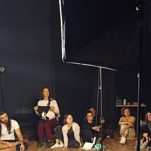 ✨Este post llega tardísimo porque la vida va más rápido que las redes pero oye, nunca es tarde si la dicha es buena. Hace unas semanas estuve en “El Actor Creador” de @perismencheta